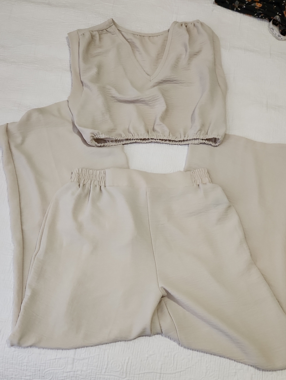 Women's Relaxed High-Waist Lounge Pants & Crop Top Set - Beige